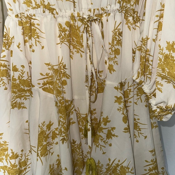 Short Sleeve Floral Dress in White and Yellow - Picture 5 of 6